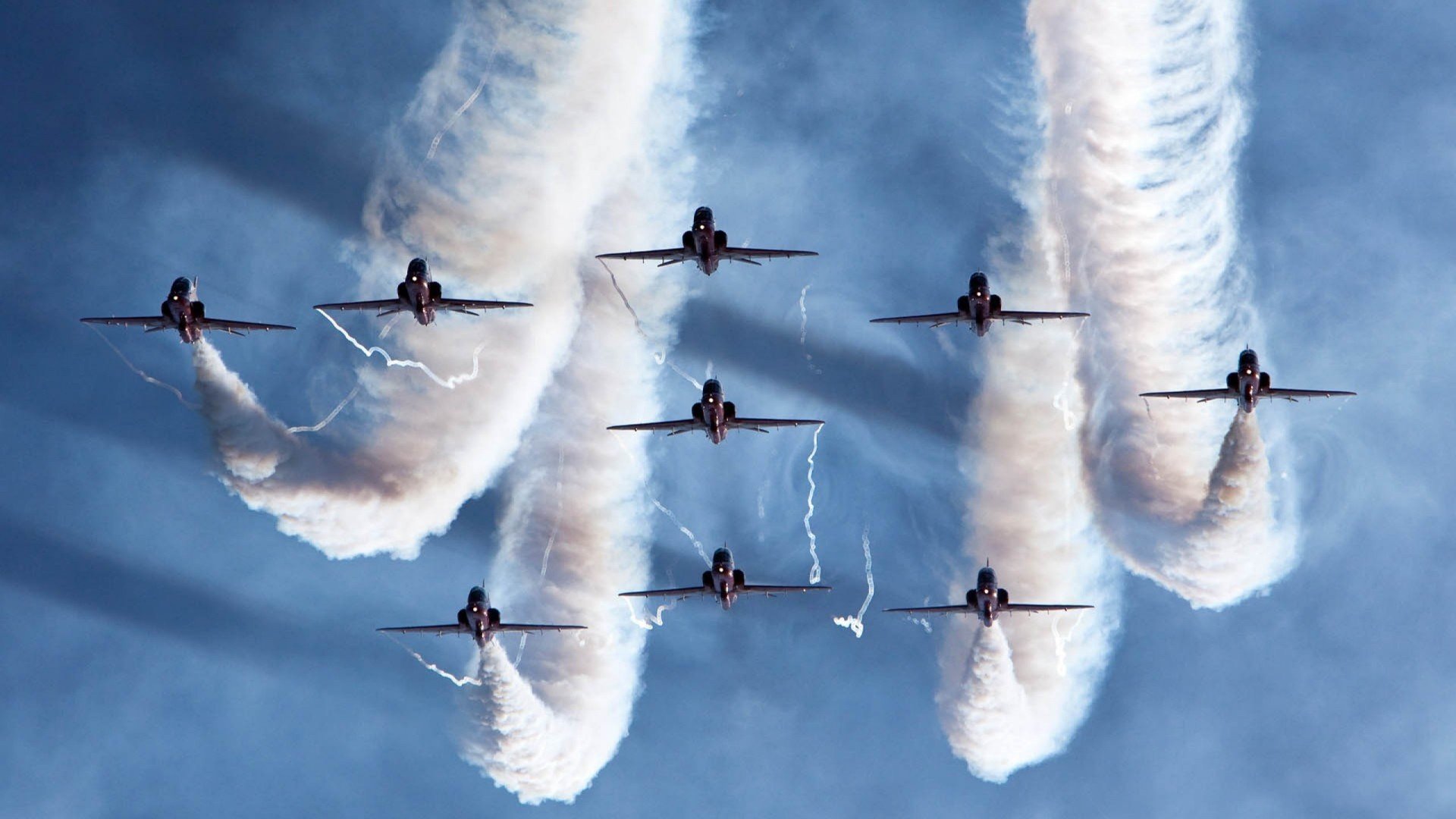 奥康纳通过精准长传撕开对方防线，带来制胜机会